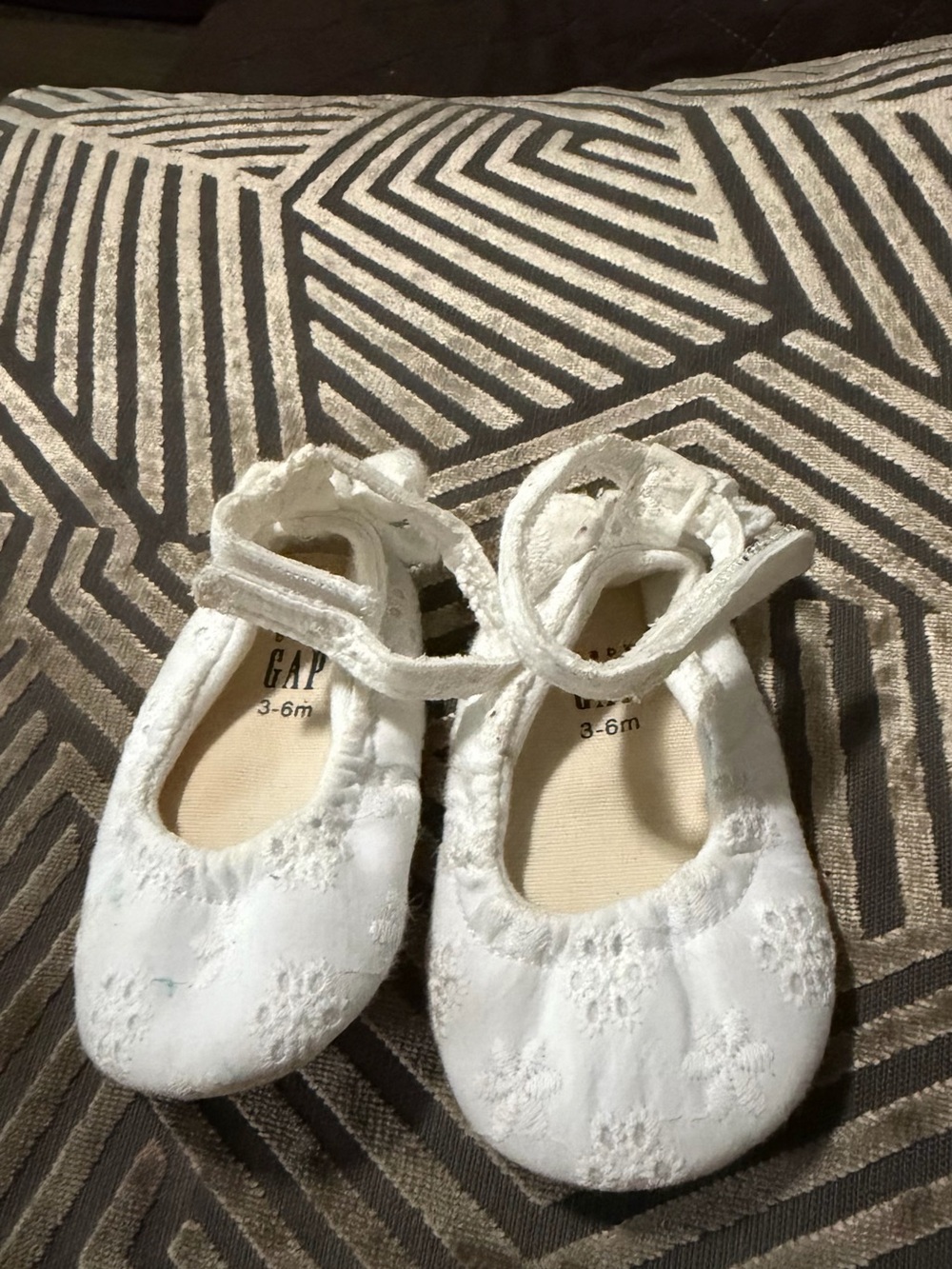GAP White Floral Embroidered Baby Mary Jane Shoes